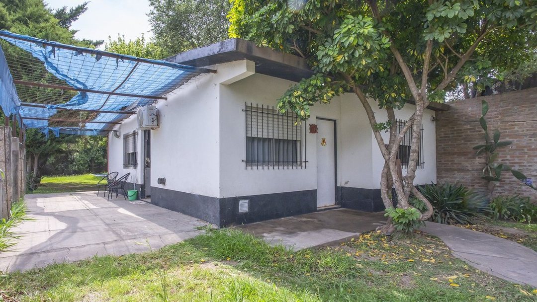CASA EN VENTA 2 DORMITORIOS/ PILETA EN RICARDONE