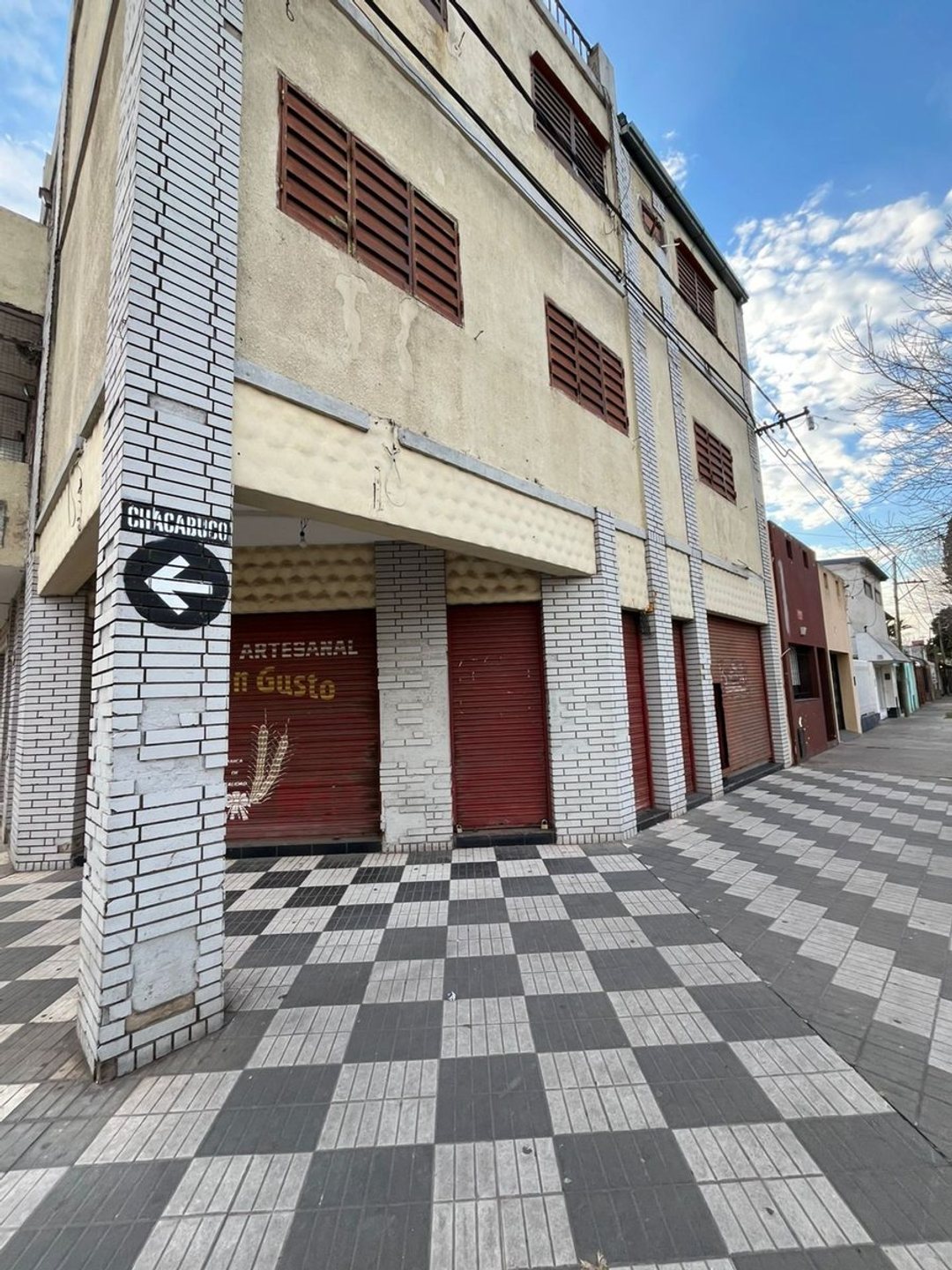Venta Edificio Inversion. Esquina tres plantas.