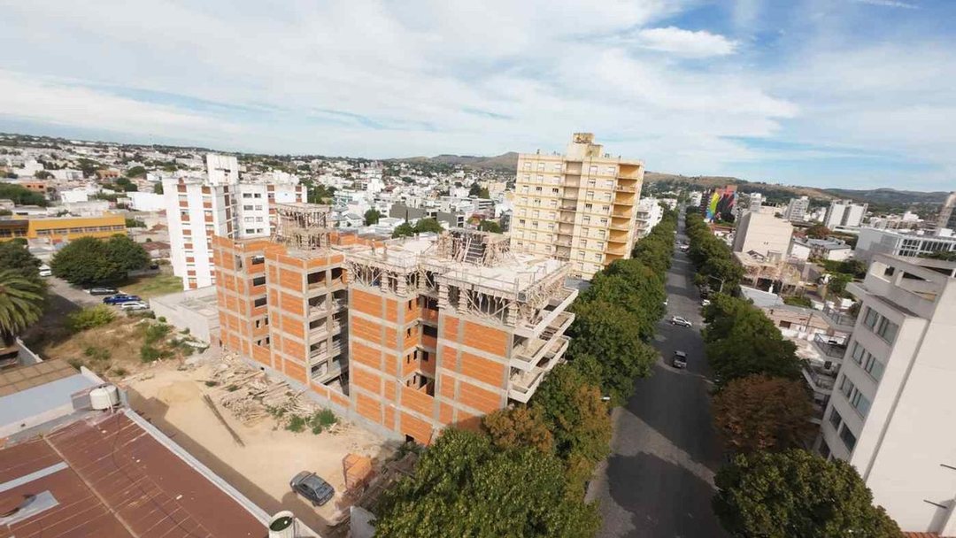 DEPARTAMENTO 3 DORMITORIOS VENTA TANDIL PILETA