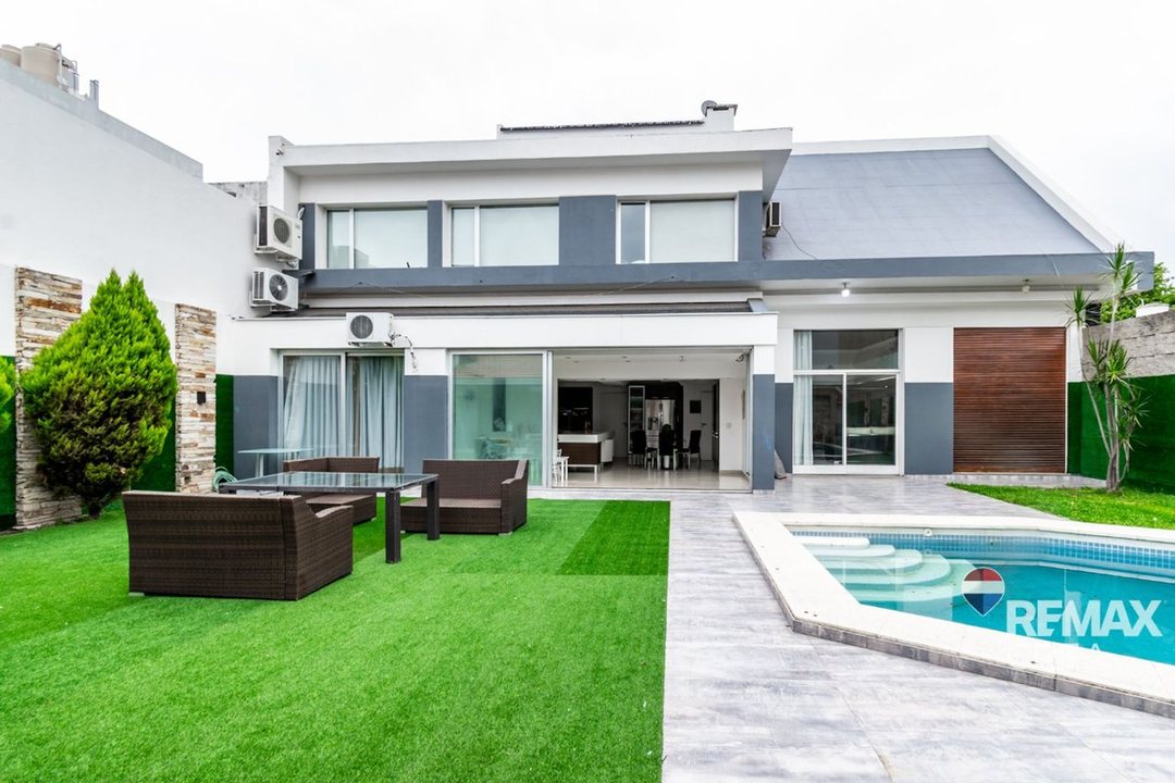 Venta Casa de 8 amb Pileta Climatizada Devoto