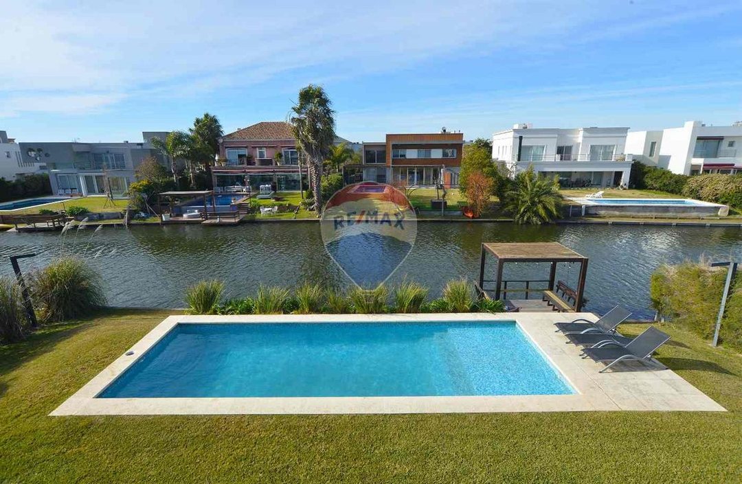 VENTA CASA 5 AMB PISCINA, QUINCHO EN NUEVO QUILMES