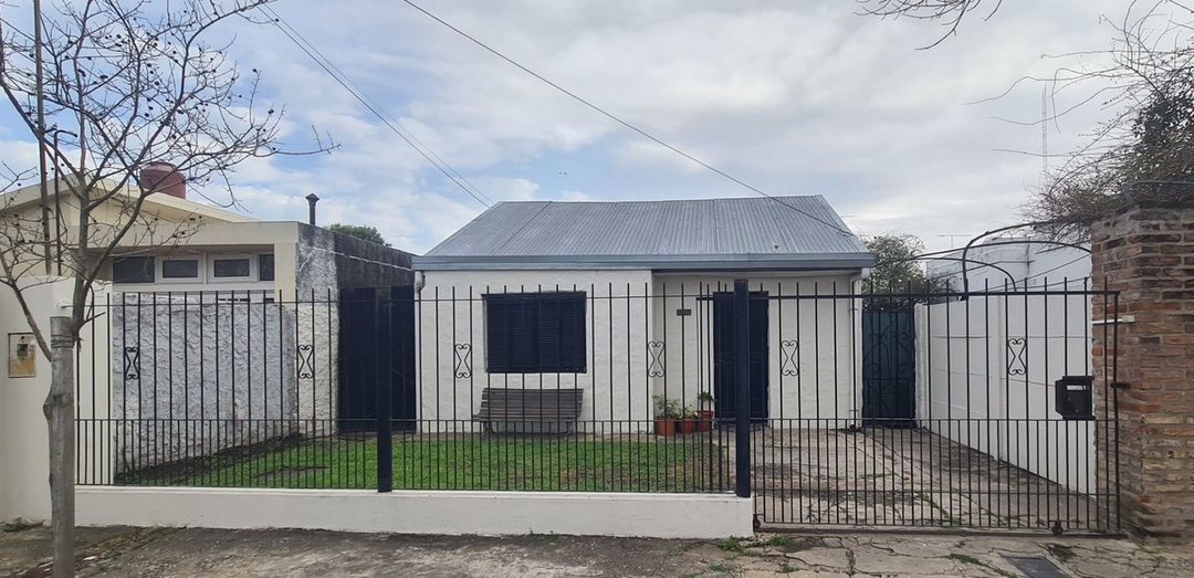 VENTA / CASA / BARRIO AMANCAY