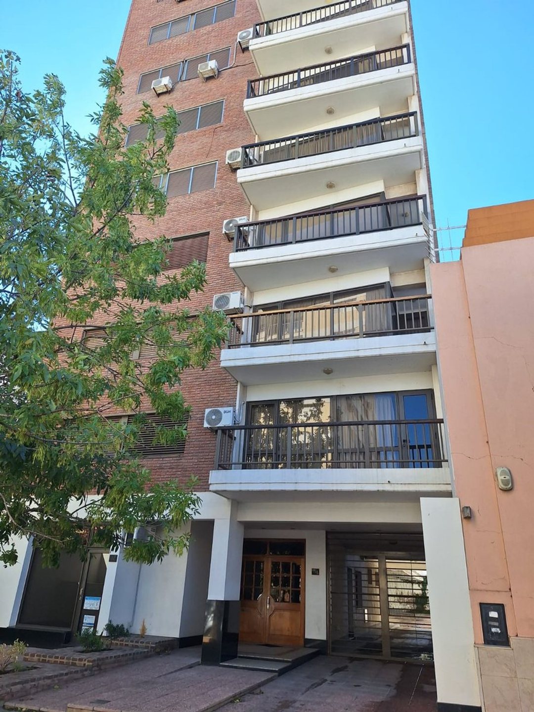 VENTA SEMIPISO 2 DORMITORIOS CENTRICO C/COCHERA