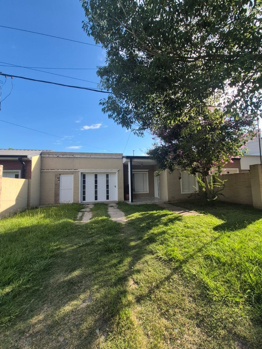 VENTA CASA ZONA ESTE BARRIO RESIDENCIAL