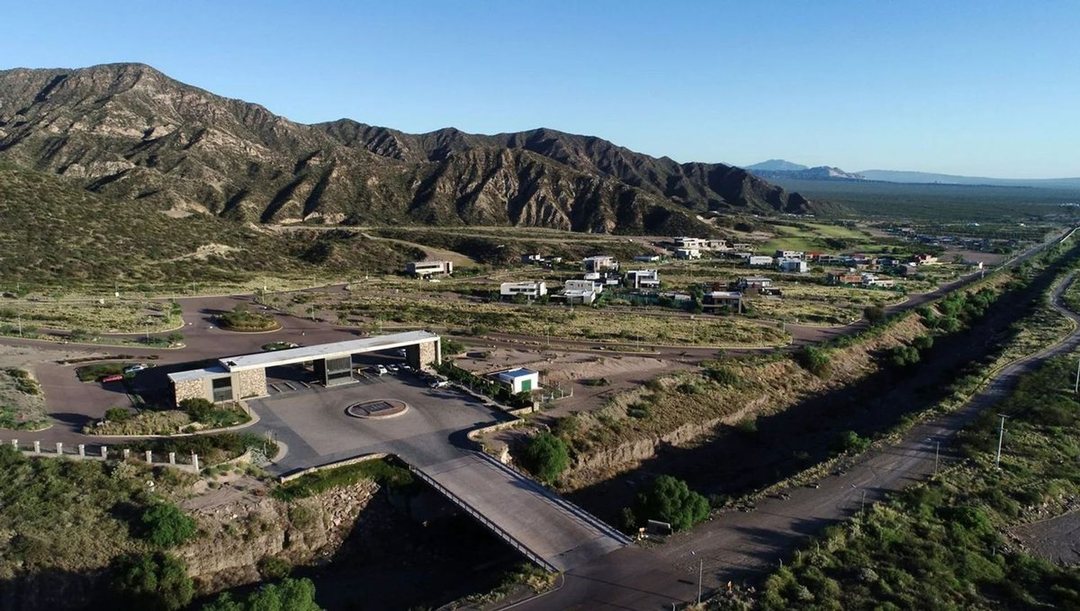 VENTA LOTE DE 820M2 EN BARRIO MENDOZA NORTE