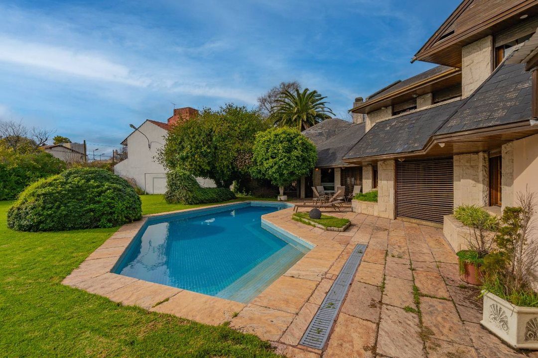 Venta chalet 6 ambientes con pileta San Carlos