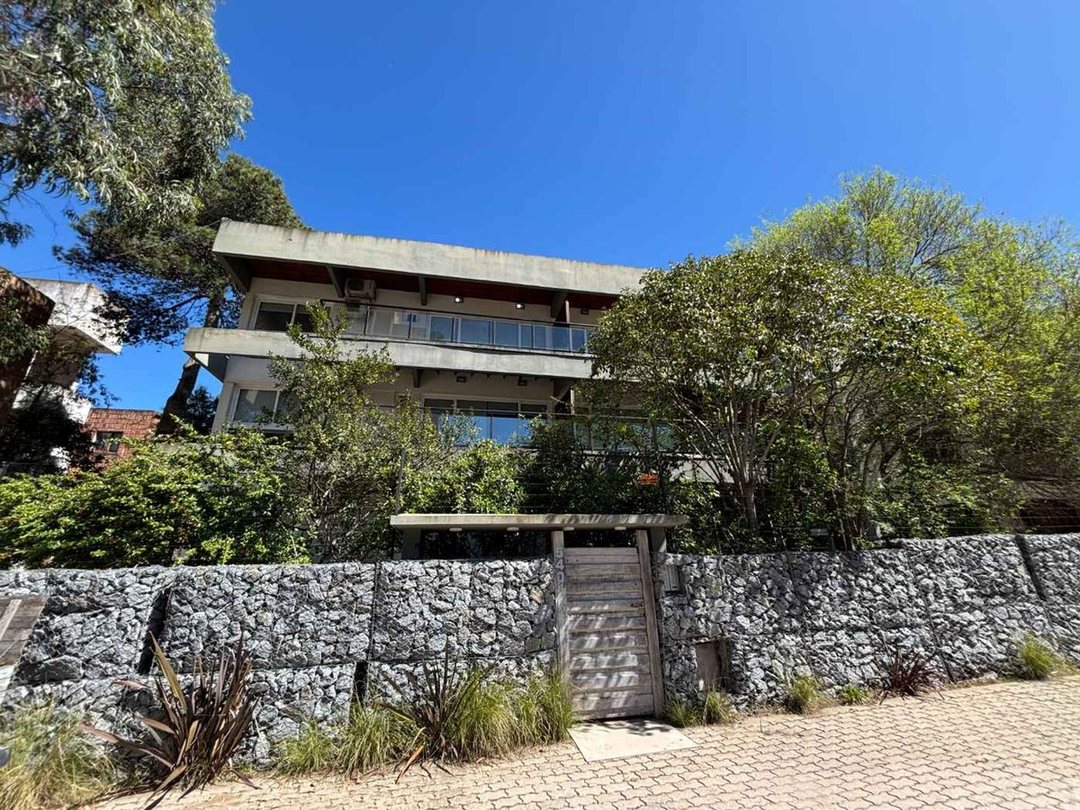 ALQUILER ANUAL DEPARTAMENTO PINAMAR 3 AMB.