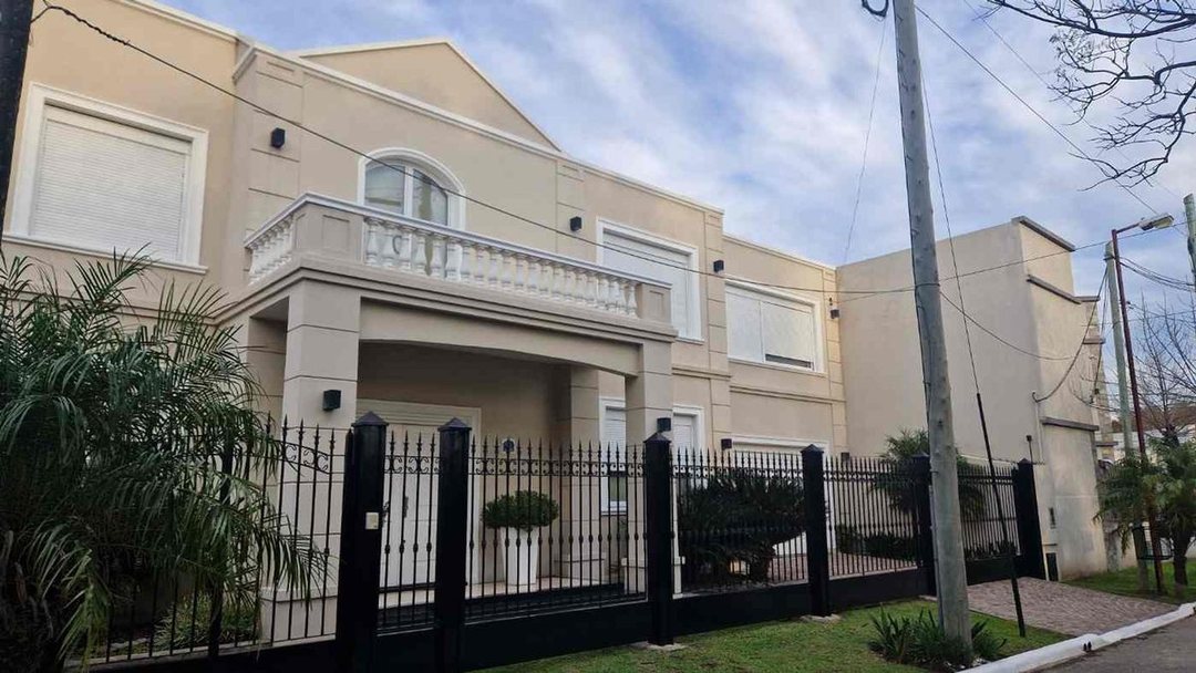 Venta Casa 6 Ambientes Cochera Pileta Ciudad Evita