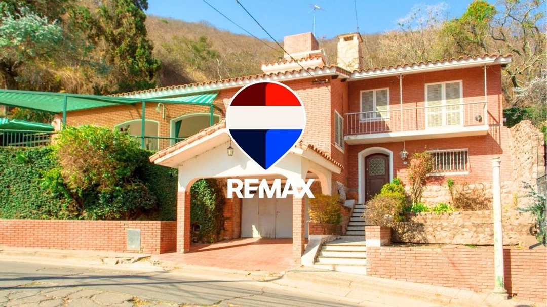 CASA 3 DORMITORIOS VENTA ZONA MONUMENTO CON PILETA