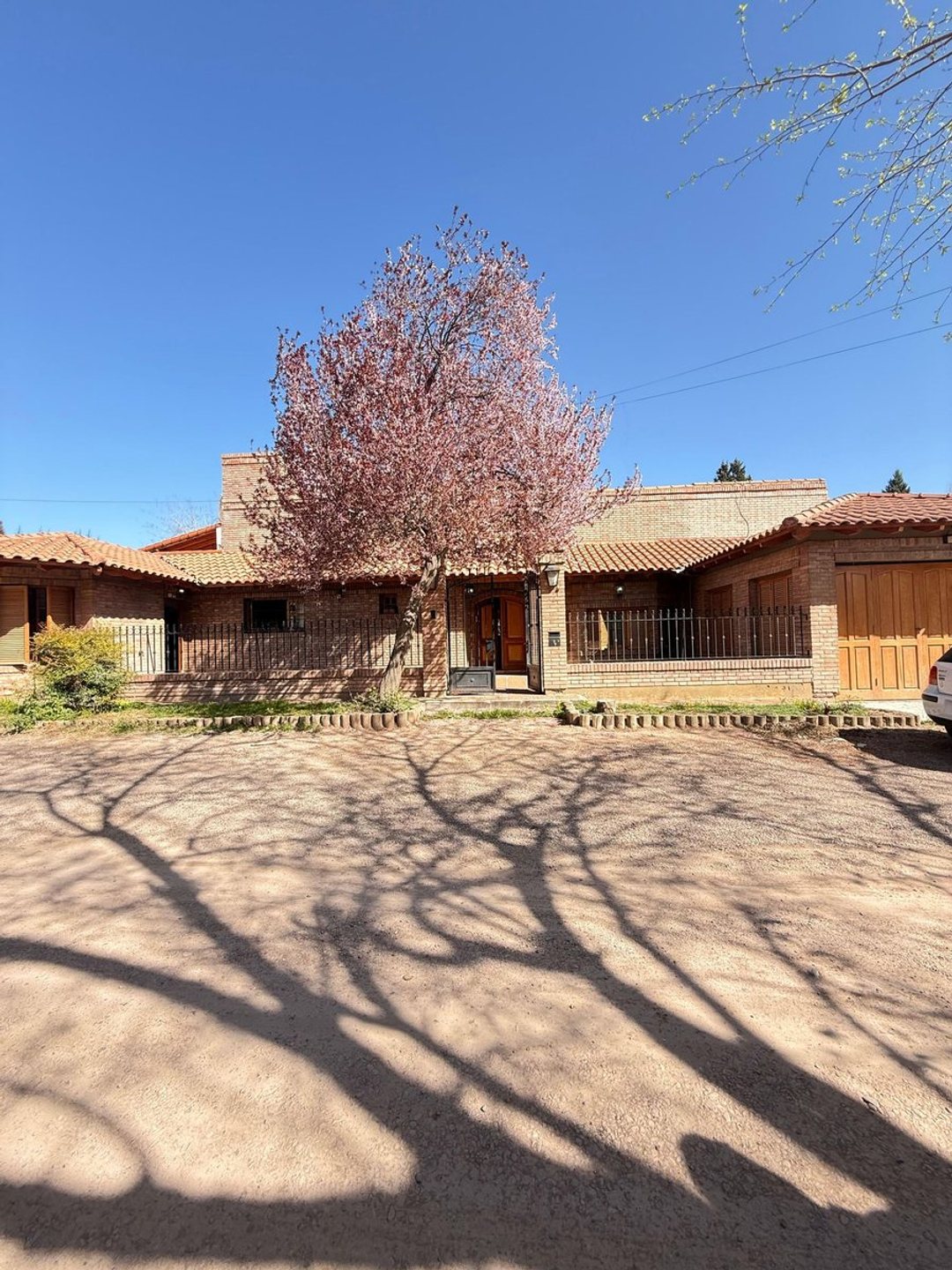 Venta Casa importante B. Semi privado. Guaymallén