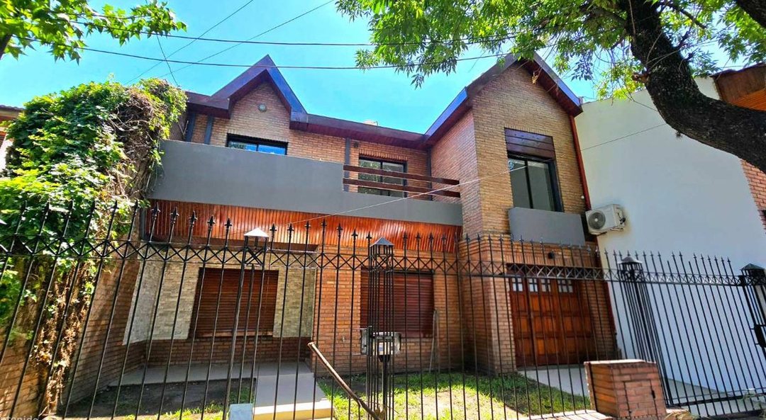 CASA 6 AMB CASTELAR NORTE LOTE 340 m