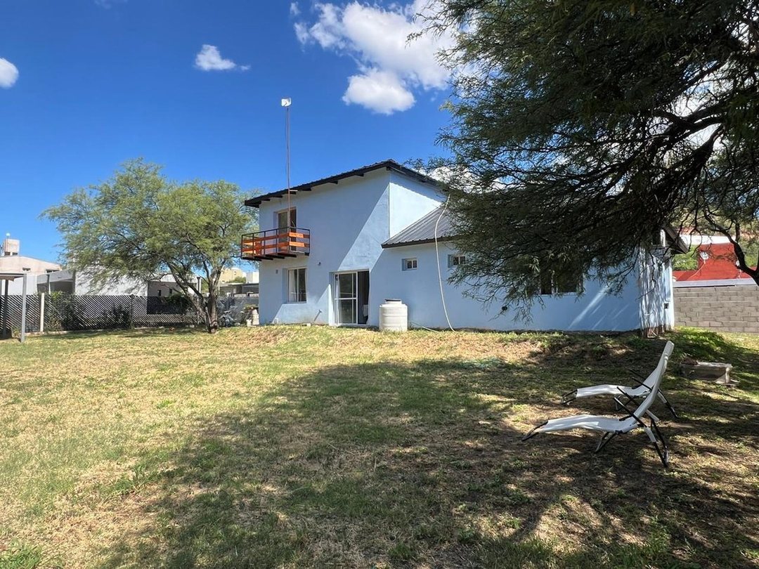 SE VENDE CASA EN LAS CHACRAS JUANA KOSLAY