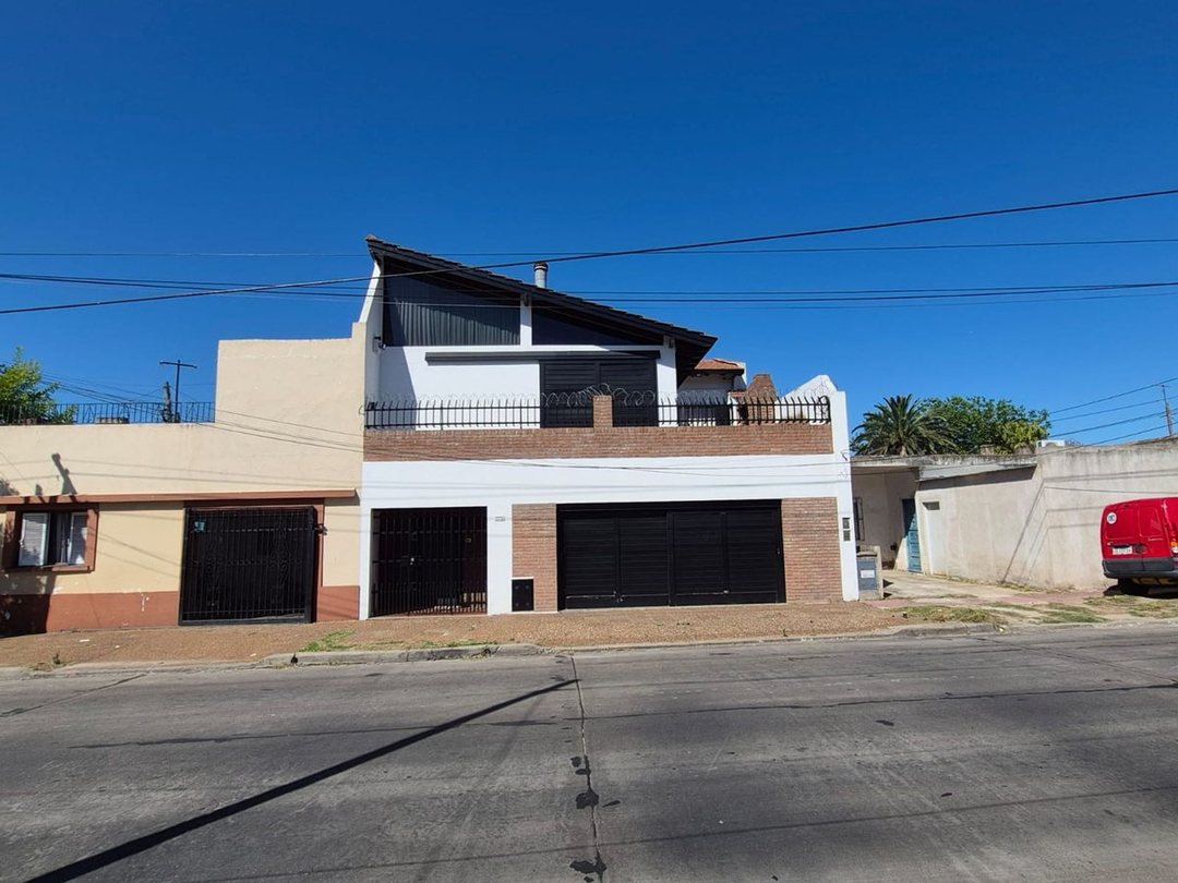 CASA BARRIO PARQUE BERNAL