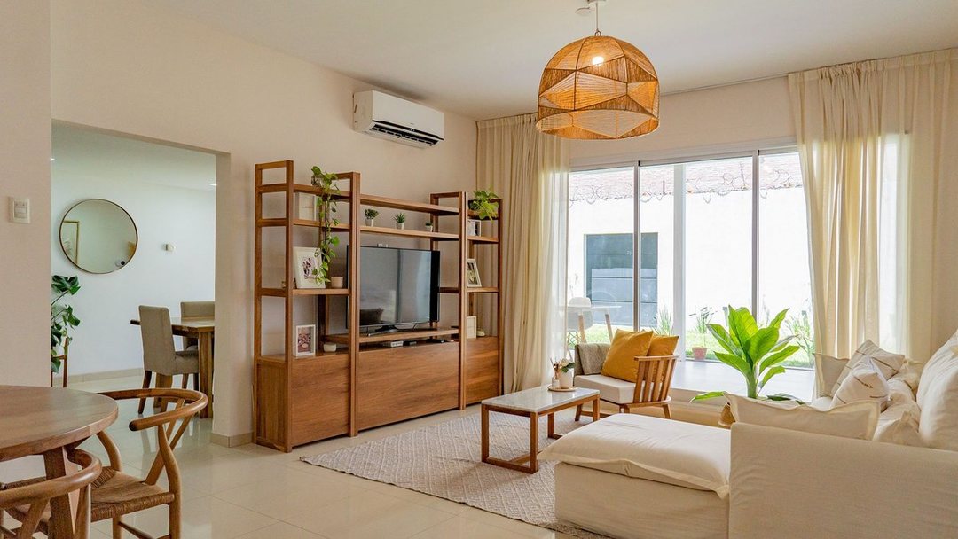 CASA DE 3 DORMIS - EN VENTA - GALERIA Y JARDIN
