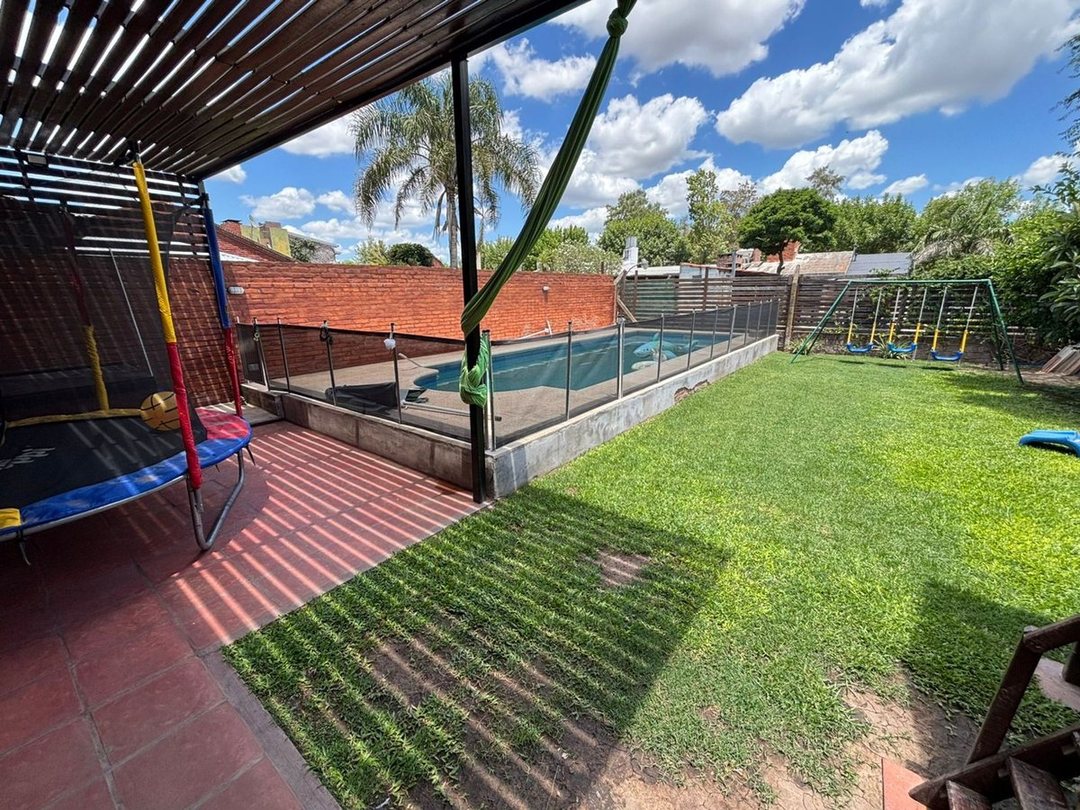 VENTA CASA 3 DORMITORIOS, PILETA LOS SOLARES FUNES