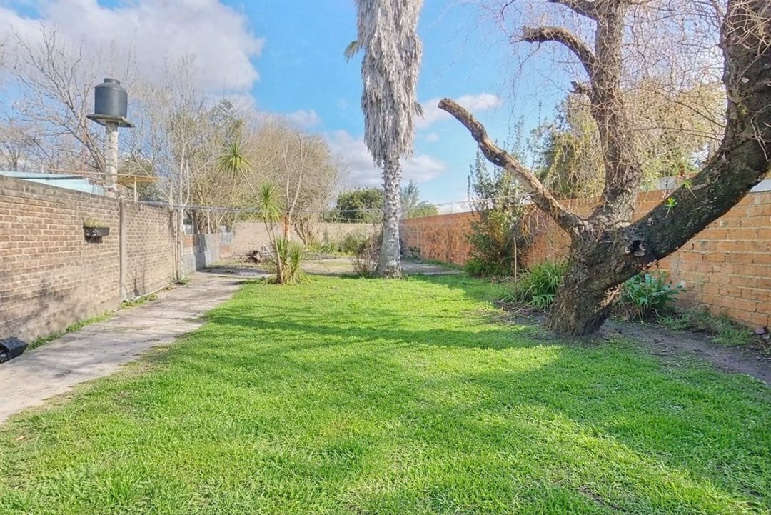 VENTA CASA LOTE PROPIO 3 AMBIENTES COCHERA, JARDIN