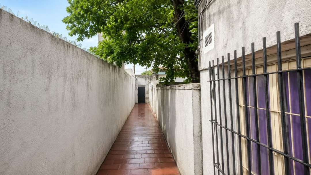 Propiedad q/consta de 4 Casas y un local comercial