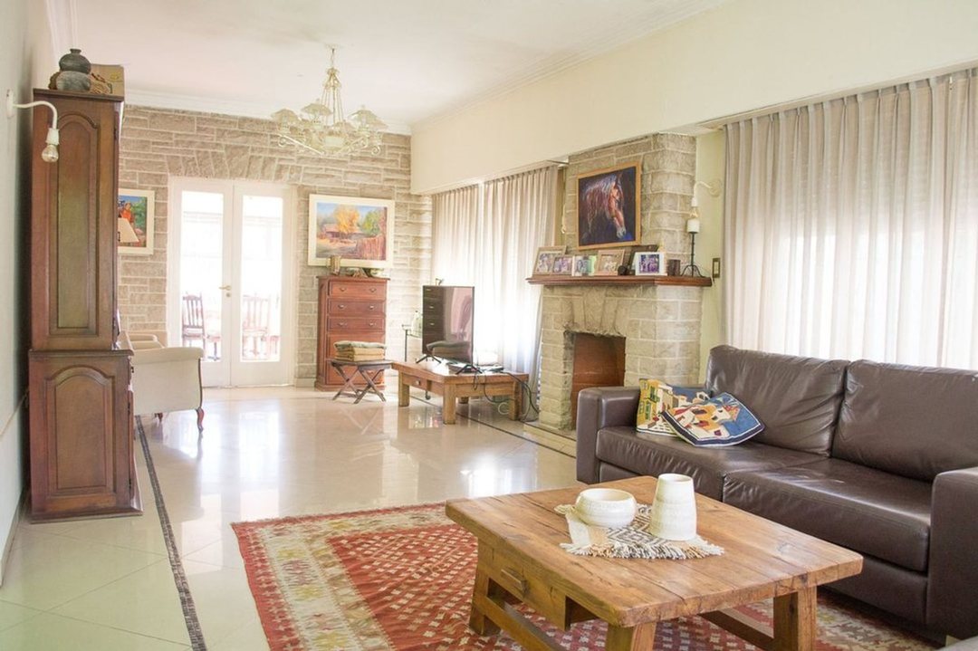 CASA 5 DORMITORIOS EN CENTRO DE CAÑUELAS