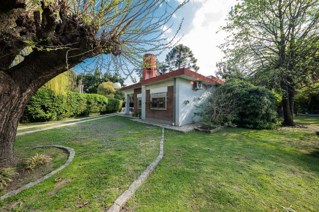 VENTA CASA 3 AMBIENTES CON JARDIN, PILAR