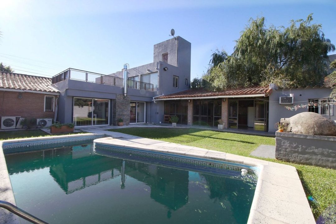 CASA 4 AMB CON QUINCHO Y PILETA EN CIUDAD EVITA