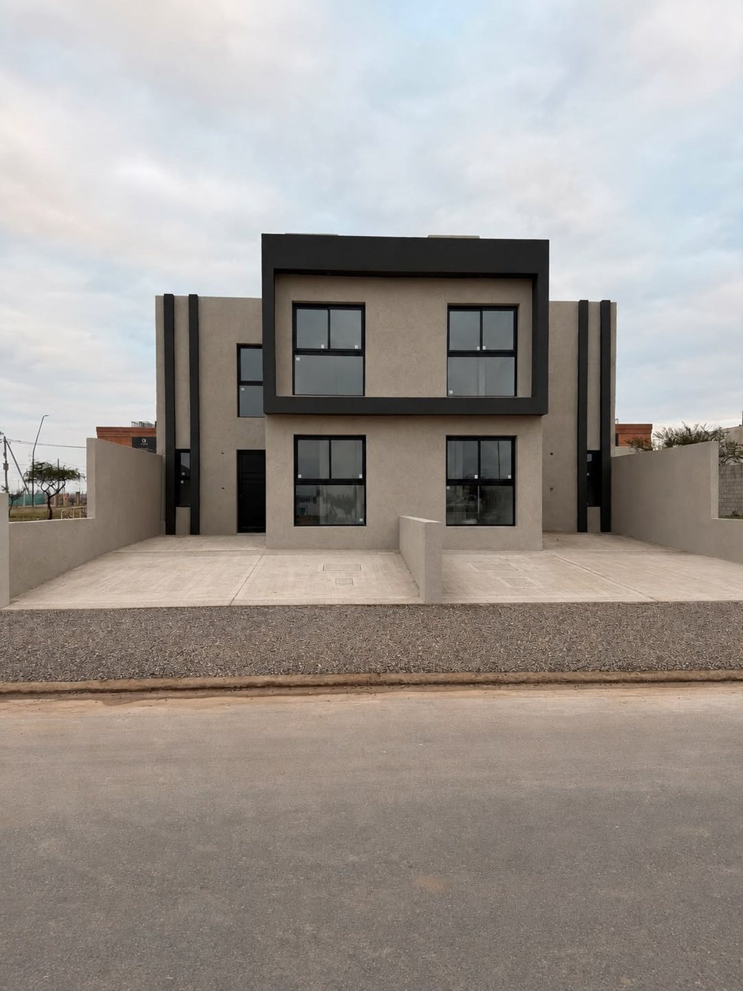 VENTA DUPLEX COLINAS DE MANANTIALES 3 DORMITORIOS.