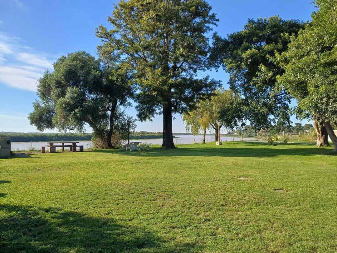 VENTA CASA/QUINTA SOBRE EL RIO SAUCE VIEJO