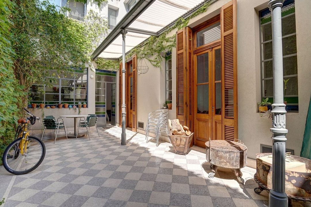 CASA EN VENTA CABALLITO CON TERRAZA PATIO Y SOTANO