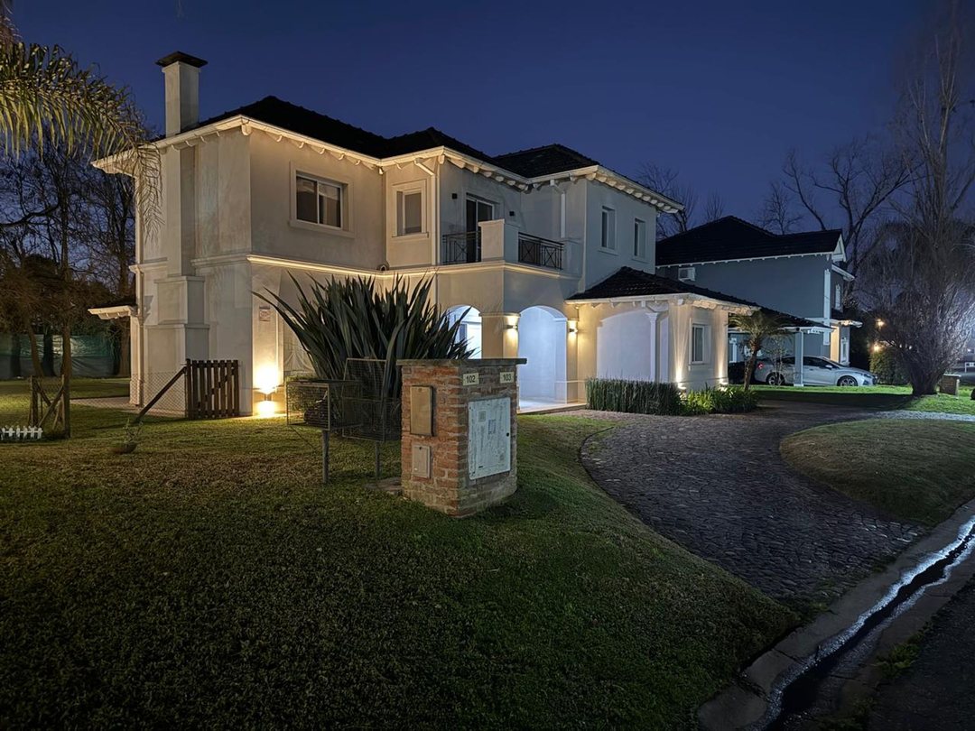 VENTA CASA EL AROMO ESCOBAR C/PILETA Y ESCRITURA