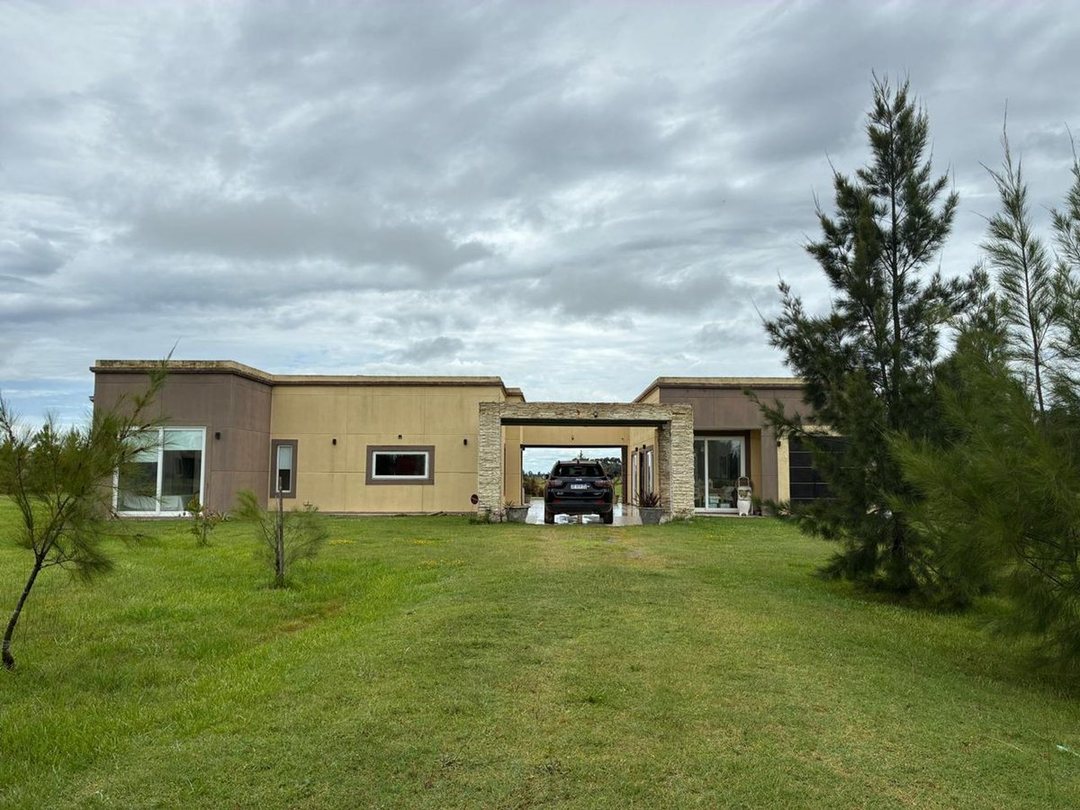 VENTA CASA 4 AMB PILETA 11000  MTS  CH DE ABBOTT