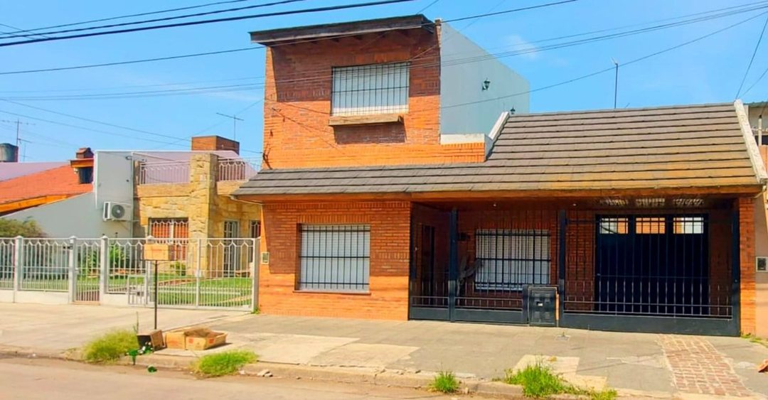 VENTA CASA 6 AMBIENTES PALOMAR PILETA QUINCHO DPTO