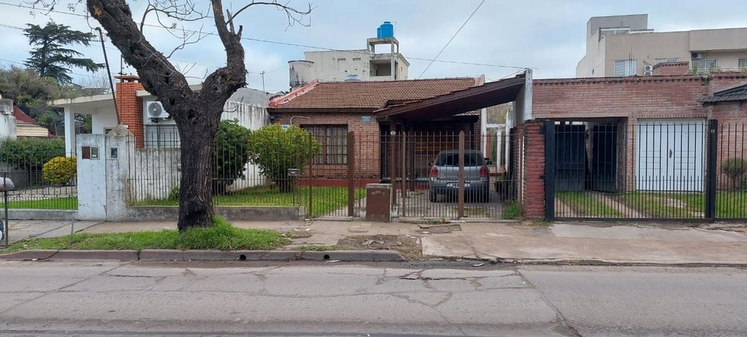 CASA EN VENTA MORENO CENTRO