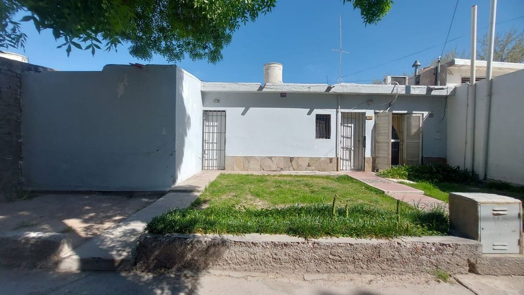 VENTA CASA/2 DEPARTAMENTOS RIVADAVIA MENDOZA