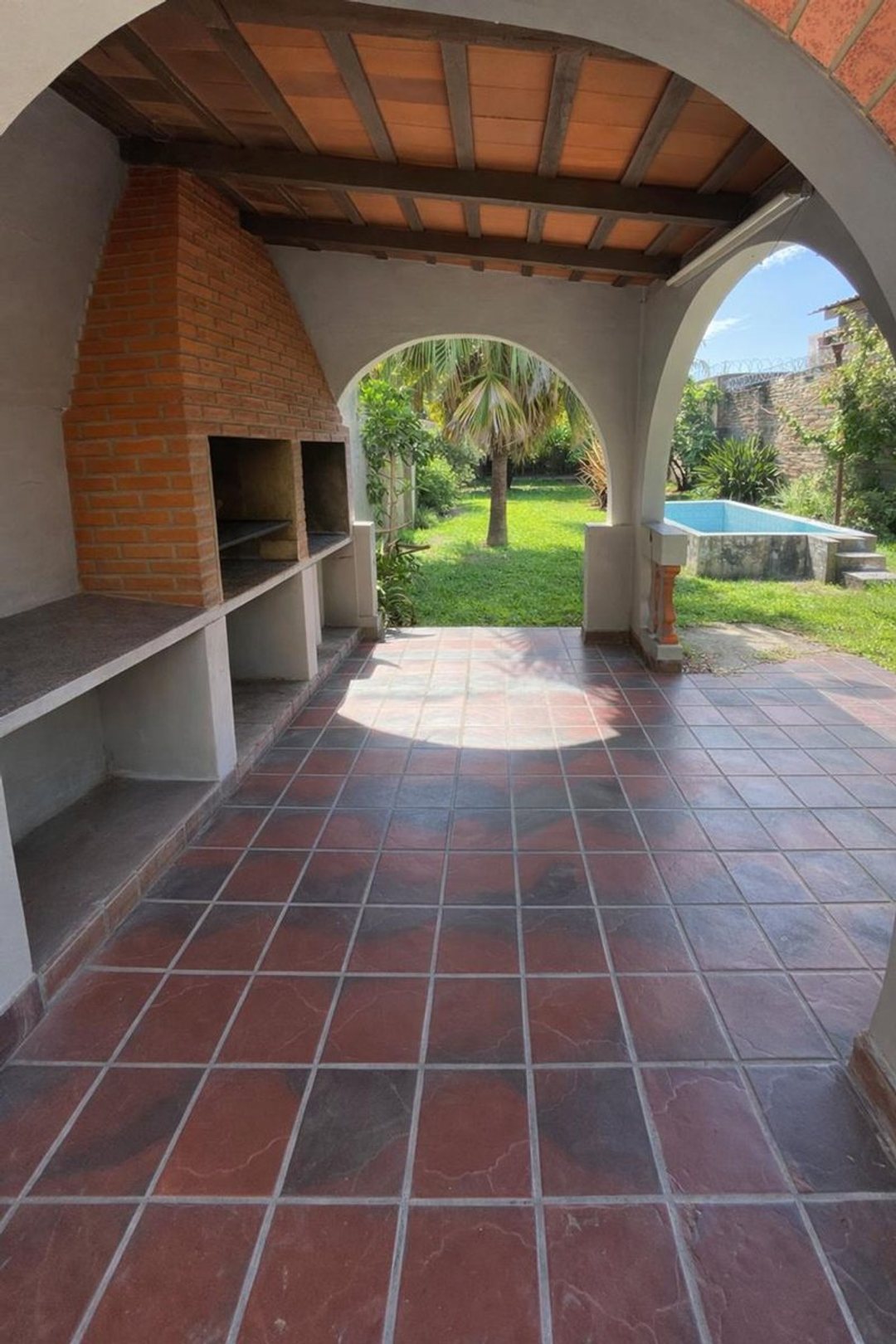 VENTA CASA 4 DORM- 2 BAÑOS- B° EL BOSQUE- SMT
