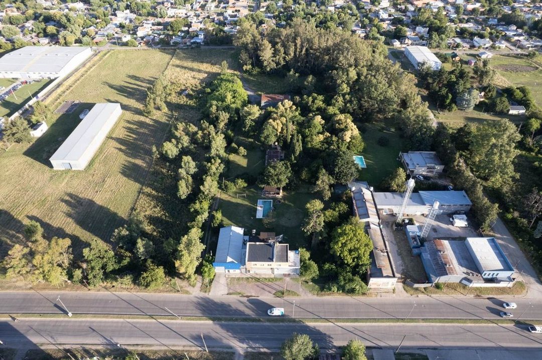 LOCAL EN VENTA - AVENIDA 520  - LA PLATA