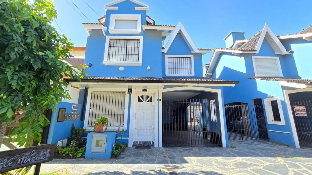 CASA VENTA EN LA LUCILA CON GARAGE