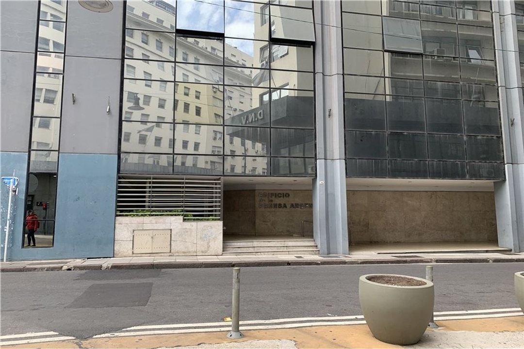 VENTA OFICINA MICROCENTRO C/COCHERA