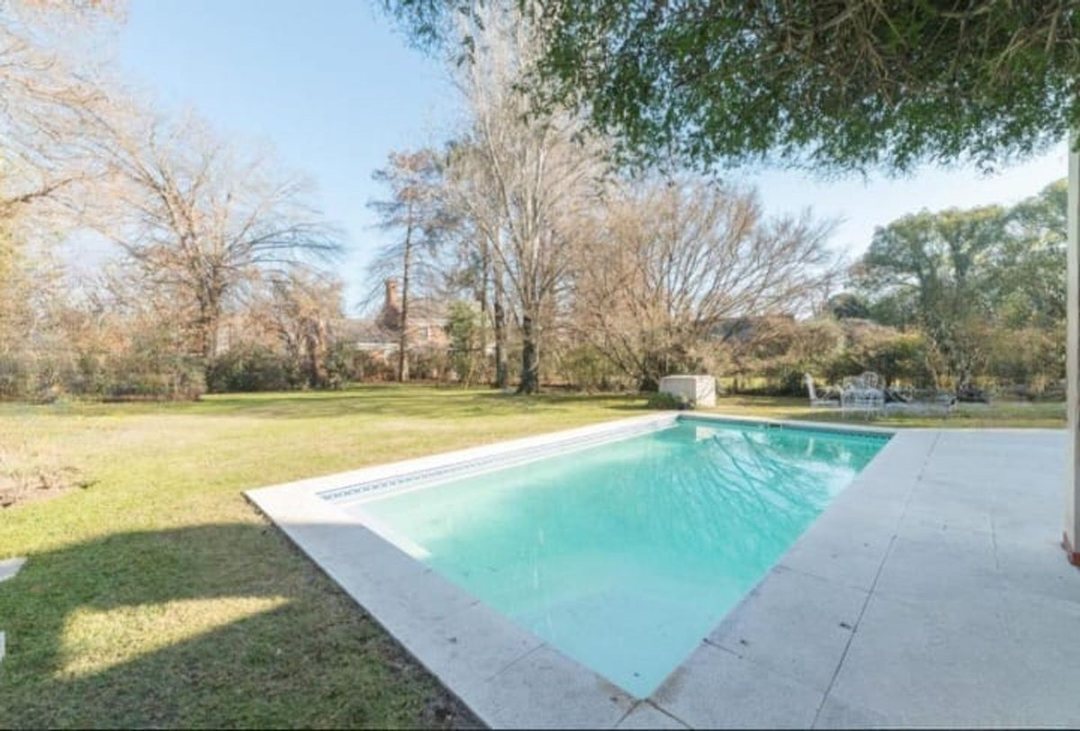 VENTA Casa cinco dormitorios parque 1200 m2 pileta