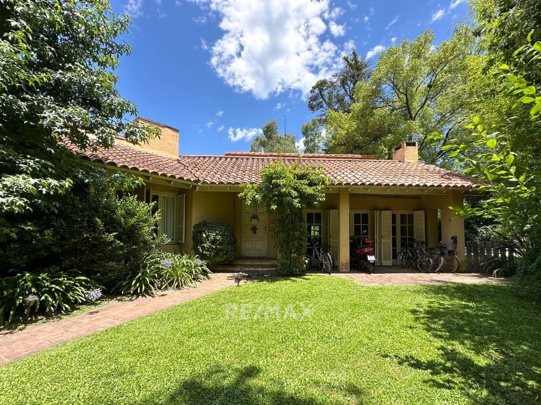 CASA EN ALQUILER CON PILETA EN LOS LAGARTOS CC