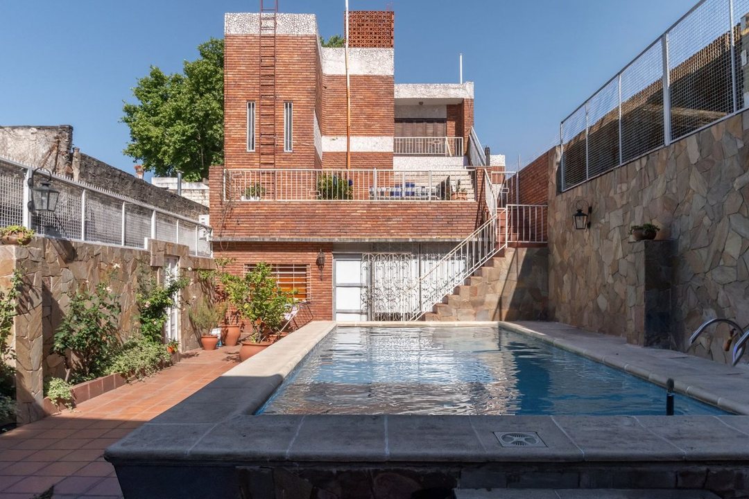 CASA EN VENTA 4 DORMITORIOS BARRIO CURA