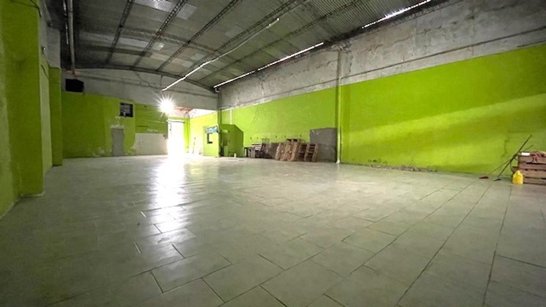 Depósito a la venta en La Plata