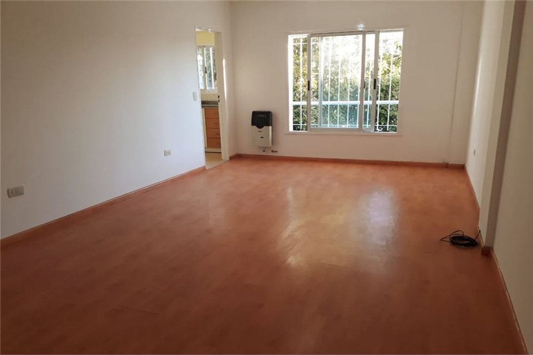 VENTA  MONOAMBIENTE  CON COCHERA EN MORON