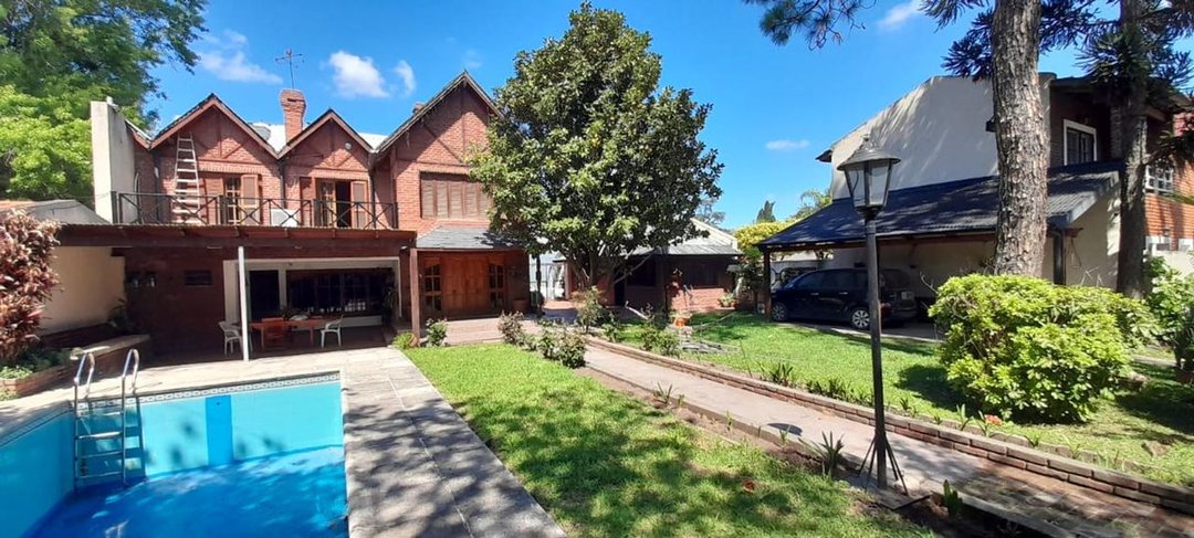 VENTA CASA FISHERTON AMPLIO JARDIN, PILETA QUINCHO