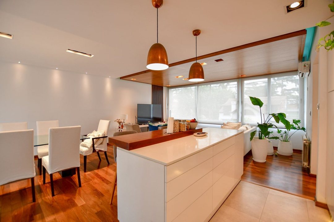CASA VENTA LA PLATA PILETA 3 DORMITORIOS COCHERA