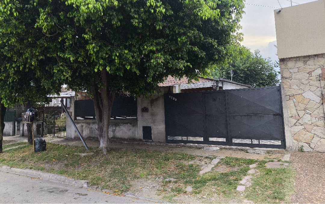 Venta Casa con Terreno en Ezpeleta Oeste (Quilmes)