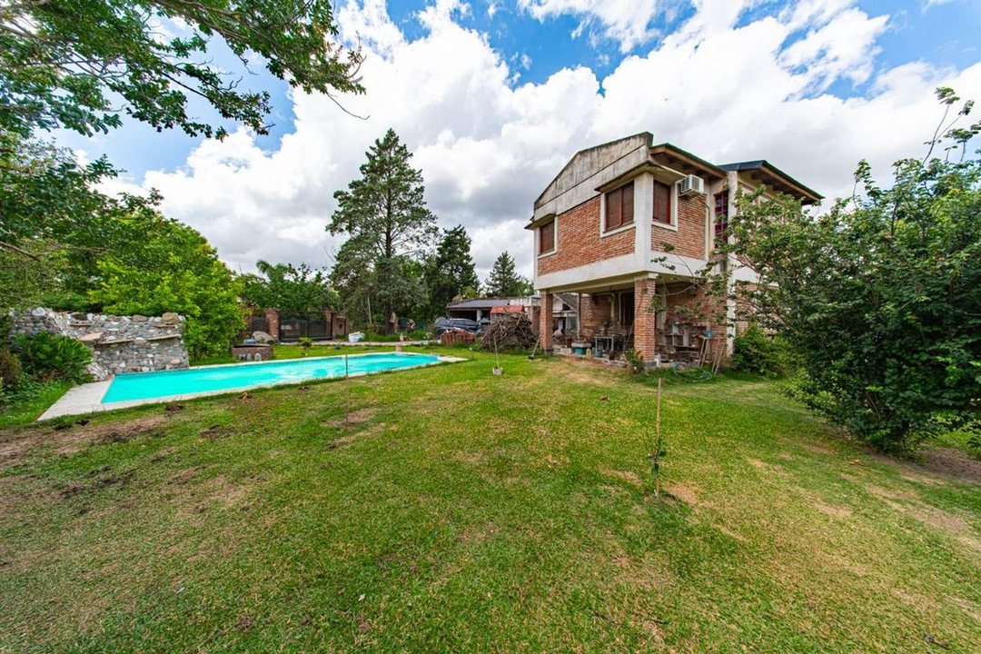 CASA EN VENTA FUNES 1920 M2 SOBRE JOSE HERNANDEZ