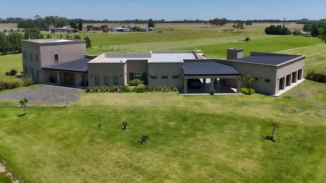 Venta casa Chascomus 6 ambientes Pileta