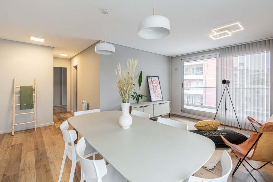 Venta Departamento 2 Dormitorios. Balcón. Centro.
