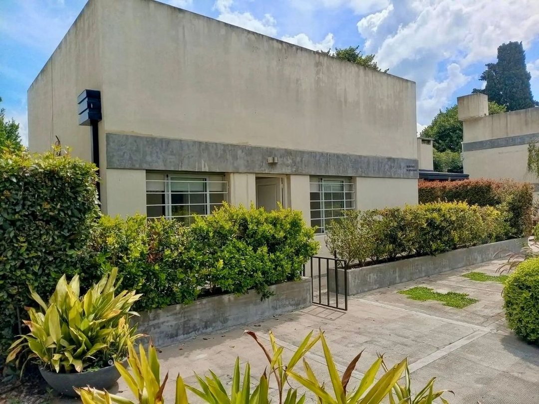 Depto tipo casa en VENTA City Bell 2 dorm. cochera