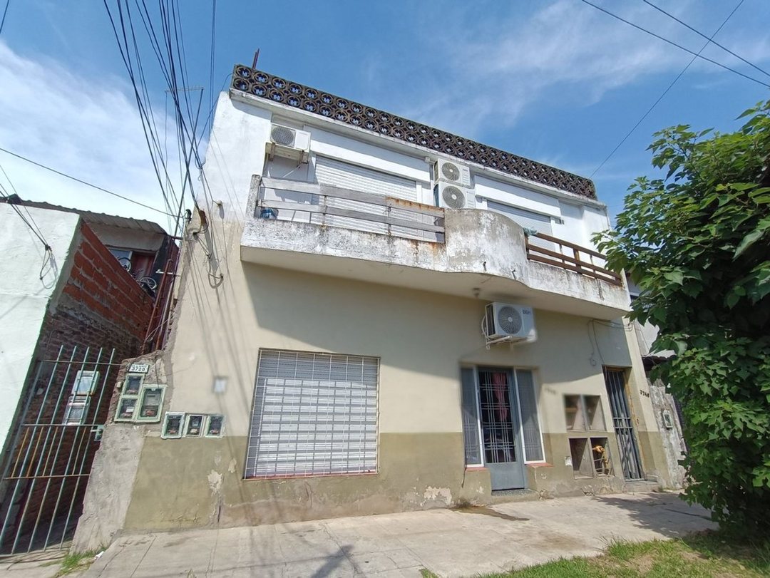 VENTA CASA EN BLOQUE SAN MARTIN PERMUTA FINANCIA