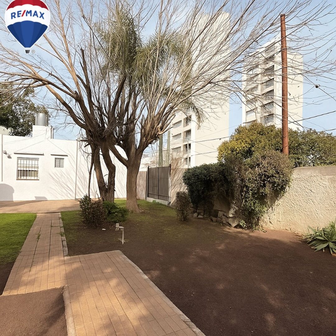 CASA 4 ambientes EN VENTA BERAZATEGUI  lote 300m2